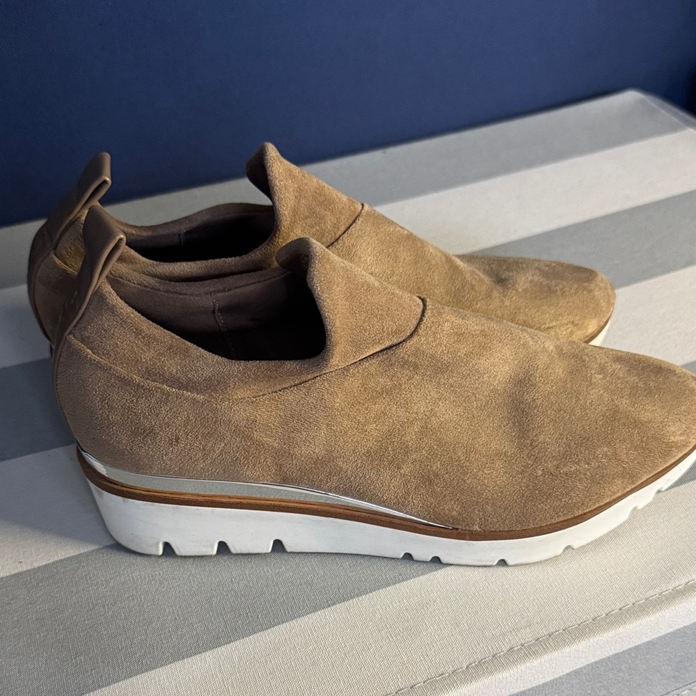 DKNY Alisha Suede Wedge Sneakers warm Taupe vegan bootie minimalist